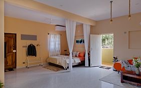 Moonlight Manor- Luxury Escape Villa